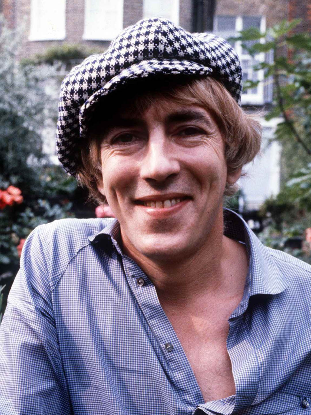 How tall is Peter Cook?